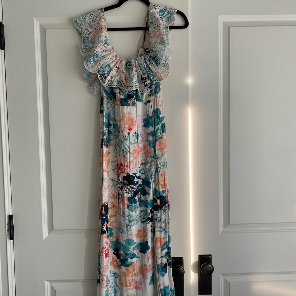 Lovers and friends off the shoulder,  front slit